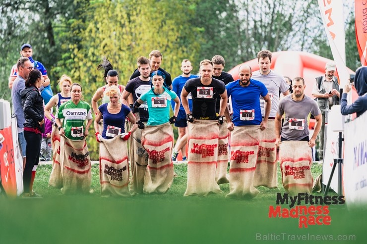 Lucavsalā aizvadīts pirmais MyFitness Madness Race škēršļu skrējiens 230810