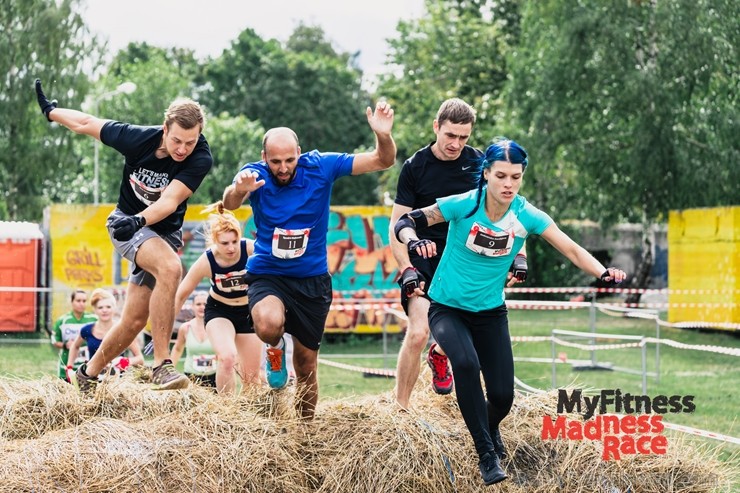 Lucavsalā aizvadīts pirmais MyFitness Madness Race škēršļu skrējiens 230811