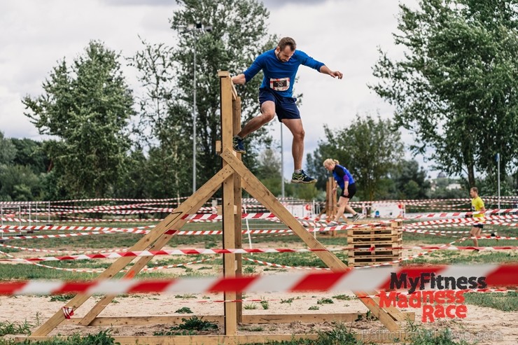 Lucavsalā aizvadīts pirmais MyFitness Madness Race škēršļu skrējiens 230816