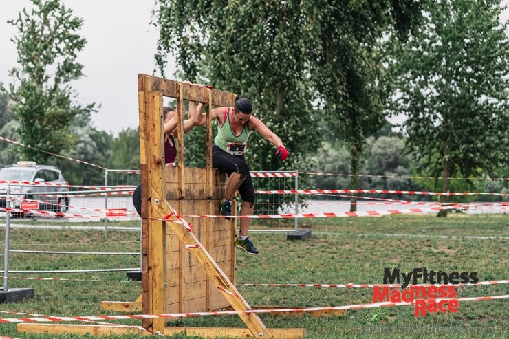 Lucavsalā aizvadīts pirmais MyFitness Madness Race škēršļu skrējiens 230818