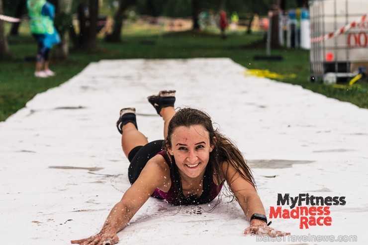 Lucavsalā aizvadīts pirmais MyFitness Madness Race škēršļu skrējiens 230820
