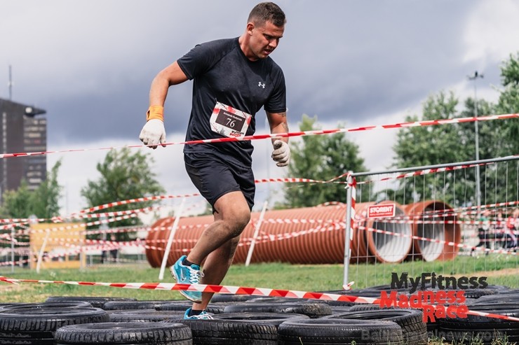 Lucavsalā aizvadīts pirmais MyFitness Madness Race škēršļu skrējiens 230822
