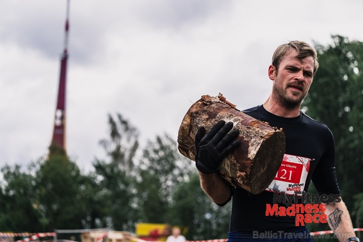 Lucavsalā aizvadīts pirmais MyFitness Madness Race škēršļu skrējiens 230825