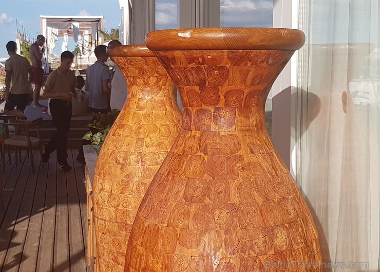 Travelnews.lv izbauda jūru un populāro pludmales restorānu «Legend Beach» 230903