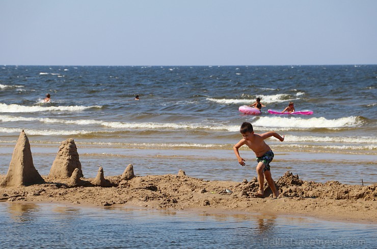 Travelnews.lv izbauda jūru un populāro pludmales restorānu «Legend Beach» 230909