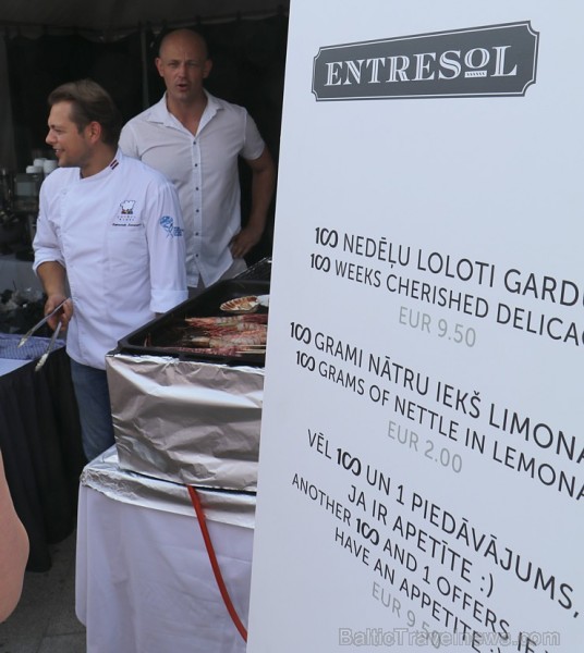 Rīdzinieki un galvaspilsētas viesi 18.08.2018 Spīķeros ar lielu baudu apmeklēja «Rīgas svētku restorāns» pasākumu. Restorāns «Entresol» 231089