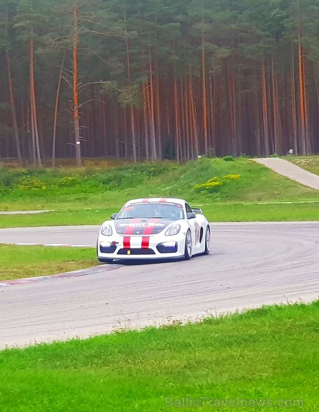Travelnews.lv 5.09.2018 dodas sacīkšu trasē 333 ar īstu sporta vāģi «Porsche Cayman GT4». Atbalsta: Amber Beverage Group 232759