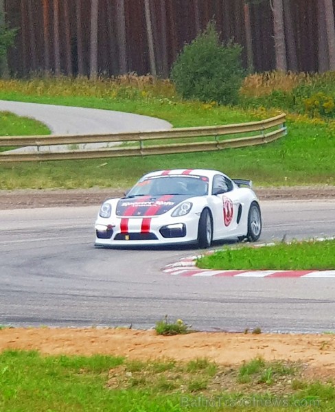 Travelnews.lv 5.09.2018 dodas sacīkšu trasē 333 ar īstu sporta vāģi «Porsche Cayman GT4». Atbalsta: Amber Beverage Group 232763