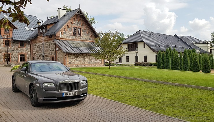 Travelnews.lv ar tūrisma uzņēmējiem un eleganto «Rolls Royce Wraith» apceļo baltu zemes 233270