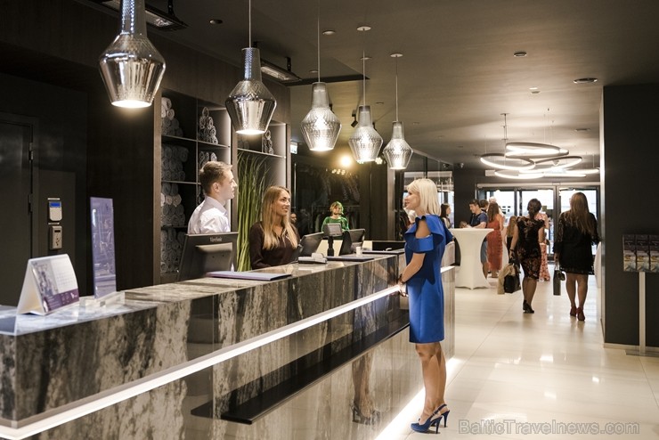 «Hotel Jūrmala Spa» pēc vērienīgas rekonstrukcijas vēris vaļā saunu un baseinu centru «Wellness Oasis». Foto: Mārcis Baltskars «Hotel Jūrmala Spa» pēc vērienīgas rekonstrukcijas vēris vaļā saunu un baseinu centru «Wellness Oasis». Foto: Mārcis Baltskars 233781