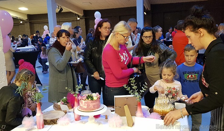 Rīgas konditori 30.09.2018 priecē pilsētas kārumniekus ar «Rīga Cake Festival 2018». Fotogaleriju atbalsta: Mamma Pasta Rīgas konditori 30.09.2018 priecē pilsētas kārumniekus ar «Rīga Cake Festival 2018». Fotogaleriju atbalsta: Mamma Pasta 233979