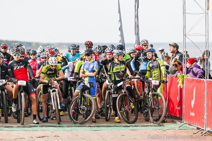Velobraucēji Jūrmalā krāšņi noslēdz kalnu riteņbraukšanas sezonu. Foto: Lauris Galsons, Rihards Rudzis, Madara Ermansone Velobraucēji Jūrmalā krāšņi noslēdz kalnu riteņbraukšanas sezonu. Foto: Lauris Galsons, Rihards Rudzis, Madara Ermansone 234497
