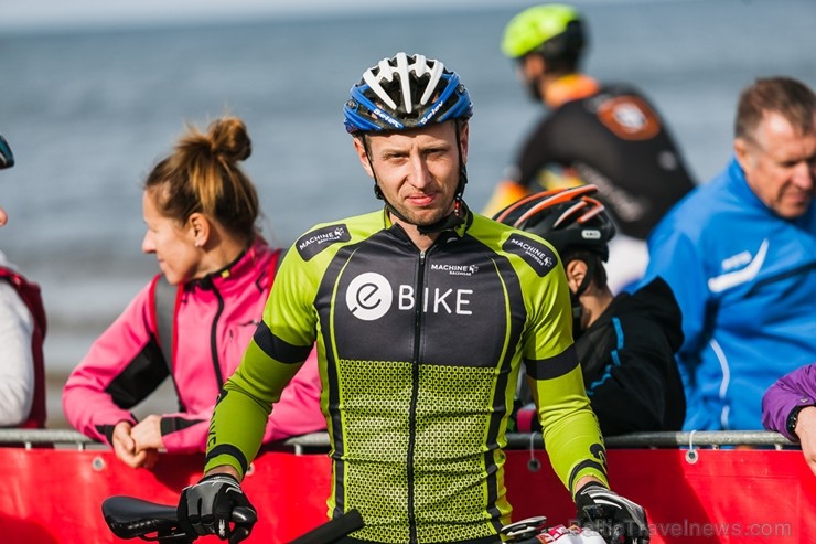 Velobraucēji Jūrmalā krāšņi noslēdz kalnu riteņbraukšanas sezonu. Foto: Lauris Galsons, Rihards Rudzis, Madara Ermansone Velobraucēji Jūrmalā krāšņi noslēdz kalnu riteņbraukšanas sezonu. Foto: Lauris Galsons, Rihards Rudzis, Madara Ermansone 234500