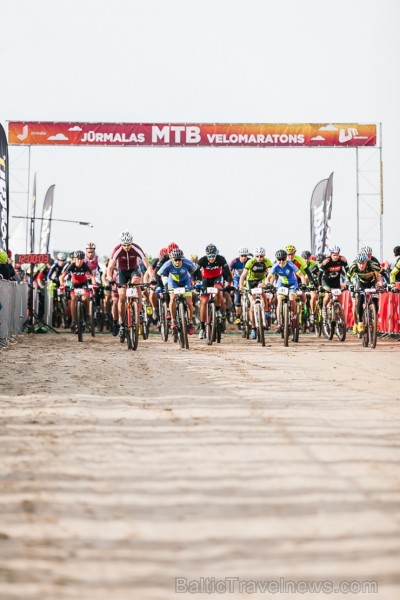 Velobraucēji Jūrmalā krāšņi noslēdz kalnu riteņbraukšanas sezonu. Foto: Lauris Galsons, Rihards Rudzis, Madara Ermansone Velobraucēji Jūrmalā krāšņi noslēdz kalnu riteņbraukšanas sezonu. Foto: Lauris Galsons, Rihards Rudzis, Madara Ermansone 234502