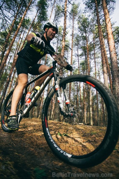 Velobraucēji Jūrmalā krāšņi noslēdz kalnu riteņbraukšanas sezonu. Foto: Lauris Galsons, Rihards Rudzis, Madara Ermansone Velobraucēji Jūrmalā krāšņi noslēdz kalnu riteņbraukšanas sezonu. Foto: Lauris Galsons, Rihards Rudzis, Madara Ermansone 234504