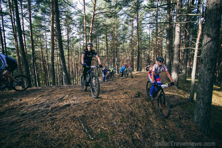 Velobraucēji Jūrmalā krāšņi noslēdz kalnu riteņbraukšanas sezonu. Foto: Lauris Galsons, Rihards Rudzis, Madara Ermansone Velobraucēji Jūrmalā krāšņi noslēdz kalnu riteņbraukšanas sezonu. Foto: Lauris Galsons, Rihards Rudzis, Madara Ermansone 234506