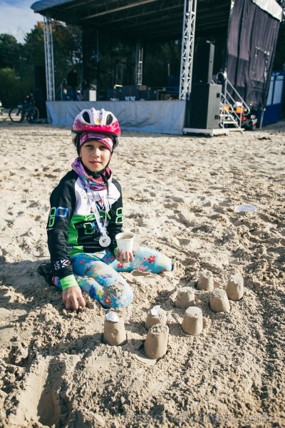 Velobraucēji Jūrmalā krāšņi noslēdz kalnu riteņbraukšanas sezonu. Foto: Lauris Galsons, Rihards Rudzis, Madara Ermansone Velobraucēji Jūrmalā krāšņi noslēdz kalnu riteņbraukšanas sezonu. Foto: Lauris Galsons, Rihards Rudzis, Madara Ermansone 234512