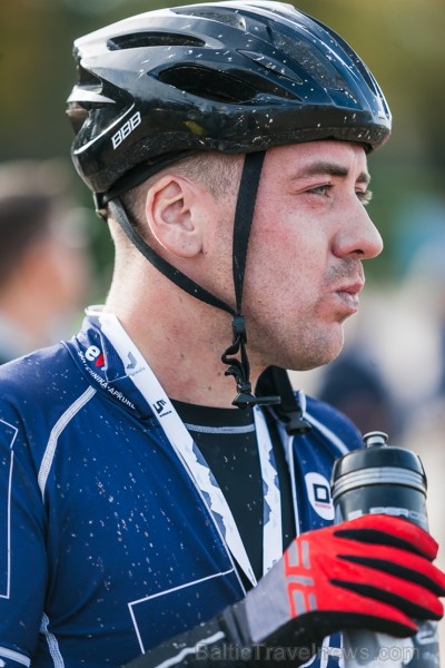 Velobraucēji Jūrmalā krāšņi noslēdz kalnu riteņbraukšanas sezonu. Foto: Lauris Galsons, Rihards Rudzis, Madara Ermansone Velobraucēji Jūrmalā krāšņi noslēdz kalnu riteņbraukšanas sezonu. Foto: Lauris Galsons, Rihards Rudzis, Madara Ermansone 234515