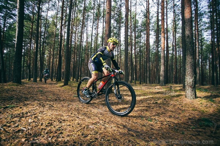 Velobraucēji Jūrmalā krāšņi noslēdz kalnu riteņbraukšanas sezonu. Foto: Lauris Galsons, Rihards Rudzis, Madara Ermansone Velobraucēji Jūrmalā krāšņi noslēdz kalnu riteņbraukšanas sezonu. Foto: Lauris Galsons, Rihards Rudzis, Madara Ermansone 234537