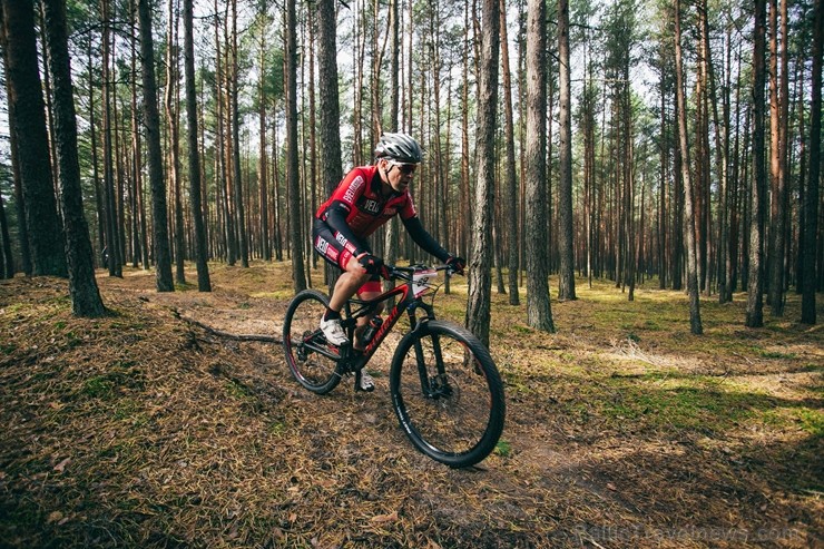 Velobraucēji Jūrmalā krāšņi noslēdz kalnu riteņbraukšanas sezonu. Foto: Lauris Galsons, Rihards Rudzis, Madara Ermansone Velobraucēji Jūrmalā krāšņi noslēdz kalnu riteņbraukšanas sezonu. Foto: Lauris Galsons, Rihards Rudzis, Madara Ermansone 234538