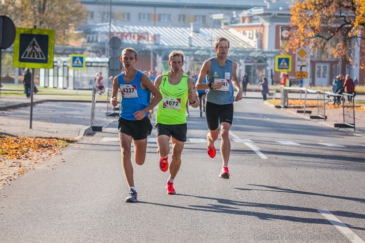 Skriešanas seriāla «Bigbank Skrien Latvija» noslēgums vairāk kā 3000 Siguldas pusmaratona dalībniekiem paliks atmiņā kā zelta rudens tā viskrāšņākajā Skriešanas seriāla «Bigbank Skrien Latvija» noslēgums vairāk kā 3000 Siguldas pusmaratona dalībniekiem paliks atmiņā kā zelta rudens tā viskrāšņākajā 235137