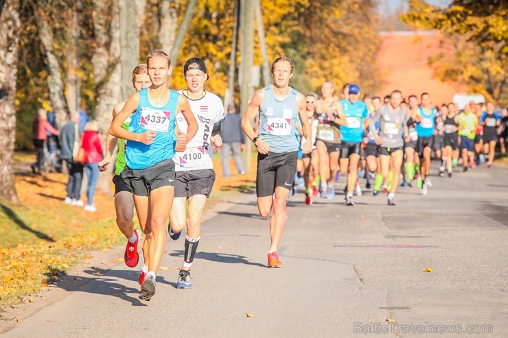Skriešanas seriāla «Bigbank Skrien Latvija» noslēgums vairāk kā 3000 Siguldas pusmaratona dalībniekiem paliks atmiņā kā zelta rudens tā viskrāšņākajā Skriešanas seriāla «Bigbank Skrien Latvija» noslēgums vairāk kā 3000 Siguldas pusmaratona dalībniekiem paliks atmiņā kā zelta rudens tā viskrāšņākajā 235139
