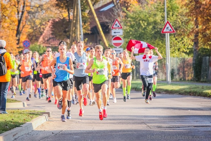 Skriešanas seriāla «Bigbank Skrien Latvija» noslēgums vairāk kā 3000 Siguldas pusmaratona dalībniekiem paliks atmiņā kā zelta rudens tā viskrāšņākajā Skriešanas seriāla «Bigbank Skrien Latvija» noslēgums vairāk kā 3000 Siguldas pusmaratona dalībniekiem paliks atmiņā kā zelta rudens tā viskrāšņākajā 235140