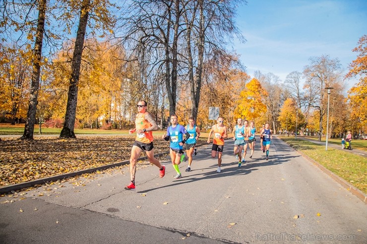 Skriešanas seriāla «Bigbank Skrien Latvija» noslēgums vairāk kā 3000 Siguldas pusmaratona dalībniekiem paliks atmiņā kā zelta rudens tā viskrāšņākajā Skriešanas seriāla «Bigbank Skrien Latvija» noslēgums vairāk kā 3000 Siguldas pusmaratona dalībniekiem paliks atmiņā kā zelta rudens tā viskrāšņākajā 235162