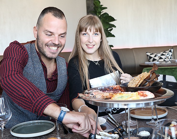 Travelnews.lv iepazīst Vecrīgas 5 zvaigžņu viesnīcas restorāna «Stage 22» jauno ēdienkarti 235402