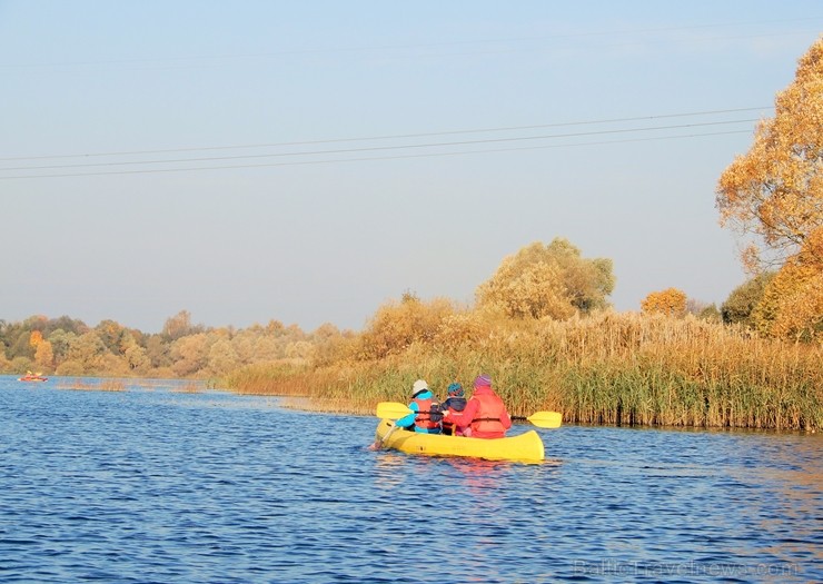 Rudenīgā laivu braucienā pa Sauso Daugavu tika apskatīti abi krasti Ķekavas un Salaspils novados. Rudenīgā laivu braucienā pa Sauso Daugavu tika apskatīti abi krasti Ķekavas un Salaspils novados. 235425