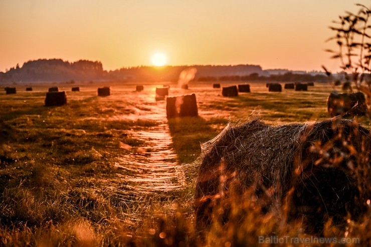 Senatnīgajā Ziemeļvidzemes pilsētā Alūksnē un tās apkārtnē valda zelta rudens. Foto: Toms Svilāns Senatnīgajā Ziemeļvidzemes pilsētā Alūksnē un tās apkārtnē valda zelta rudens. Foto: Toms Svilāns 235834