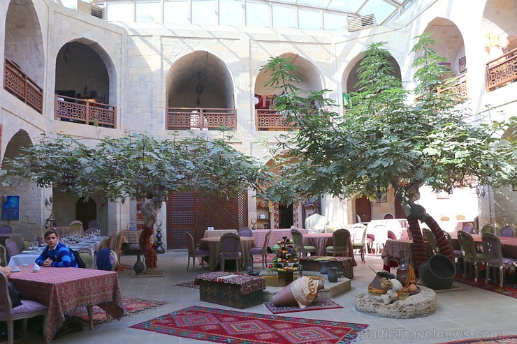 Travelnews.lv izbauda Baku restorāna «Mugam Club» pusdienu viesmīlību 235842