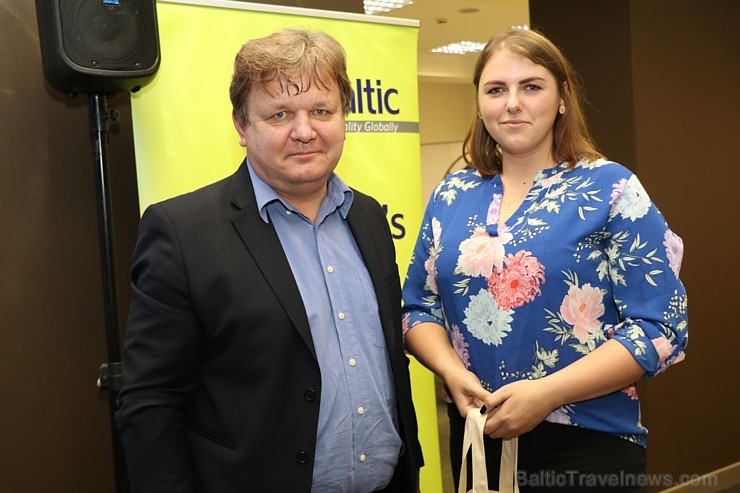 Ceļojumu konsultanti tiekas Apvienoto Arābu Emirātu vētniecībā Rīgā un spriež par iespējām ceļot Ceļojumu konsultanti tiekas Apvienoto Arābu Emirātu vētniecībā Rīgā un spriež par iespējām ceļot 236087