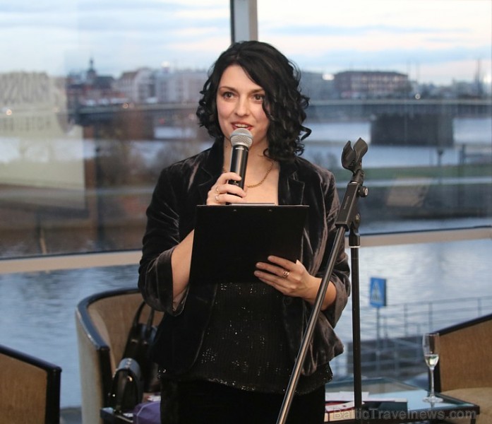Viesnīca «Radisson Blu Daugava» piedāvā šarža izstādi «Draudzīgs pārspīlējums. ŠARŽS UN PERSONĪBA LATVIEŠU KULTŪRĀ» un «Peter Mertes» vīnus Viesnīca «Radisson Blu Daugava» piedāvā šarža izstādi «Draudzīgs pārspīlējums. ŠARŽS UN PERSONĪBA LATVIEŠU KULTŪRĀ» un «Peter Mertes» vīnus 236310