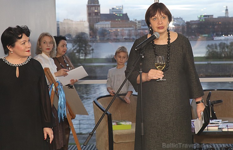 Viesnīca «Radisson Blu Daugava» piedāvā šarža izstādi «Draudzīgs pārspīlējums. ŠARŽS UN PERSONĪBA LATVIEŠU KULTŪRĀ» un «Peter Mertes» vīnus Viesnīca «Radisson Blu Daugava» piedāvā šarža izstādi «Draudzīgs pārspīlējums. ŠARŽS UN PERSONĪBA LATVIEŠU KULTŪRĀ» un «Peter Mertes» vīnus 236314