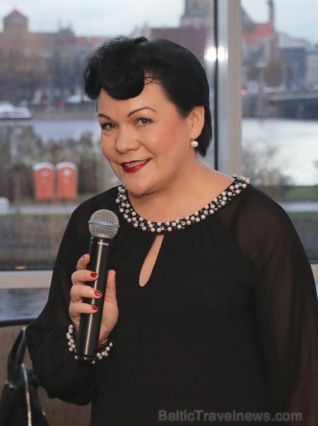 Viesnīca «Radisson Blu Daugava» piedāvā šarža izstādi «Draudzīgs pārspīlējums. ŠARŽS UN PERSONĪBA LATVIEŠU KULTŪRĀ» un «Peter Mertes» vīnus Viesnīca «Radisson Blu Daugava» piedāvā šarža izstādi «Draudzīgs pārspīlējums. ŠARŽS UN PERSONĪBA LATVIEŠU KULTŪRĀ» un «Peter Mertes» vīnus 236316