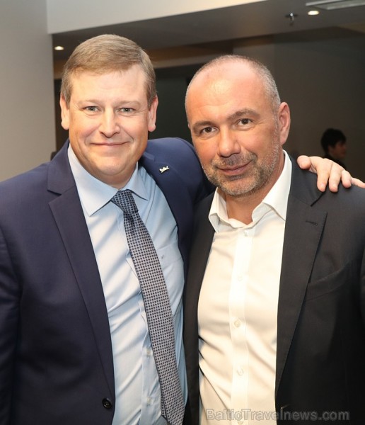 Viesnīca «Radisson Blu Daugava» piedāvā šarža izstādi «Draudzīgs pārspīlējums. ŠARŽS UN PERSONĪBA LATVIEŠU KULTŪRĀ» un «Peter Mertes» vīnus Viesnīca «Radisson Blu Daugava» piedāvā šarža izstādi «Draudzīgs pārspīlējums. ŠARŽS UN PERSONĪBA LATVIEŠU KULTŪRĀ» un «Peter Mertes» vīnus 236323