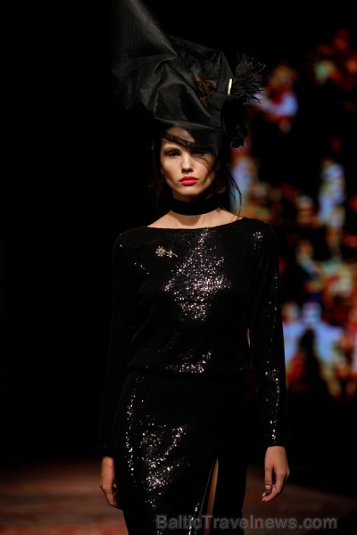 «Amoralle» kaislīgi un sievišķīgi demonstrē jauno kolekciju «Riga Fashion Week» modes skatē 236405