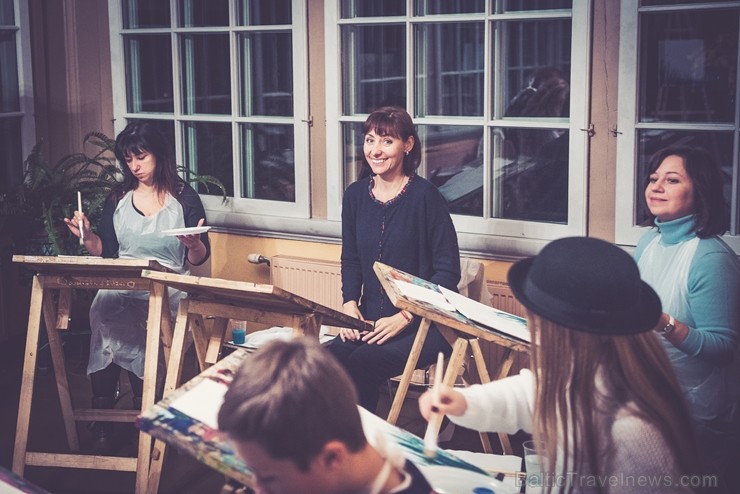 Leģendu nakts ietvaros ikviens baudīja iespēju iepazīt un izjust Cēsu pilsmuižas iemītnieku sadzīvi 18.-19. gadsimtā. Foto: Cēsu pils apmeklētāju cent Leģendu nakts ietvaros ikviens baudīja iespēju iepazīt un izjust Cēsu pilsmuižas iemītnieku sadzīvi 18.-19. gadsimtā. Foto: Cēsu pils apmeklētāju cent 236747
