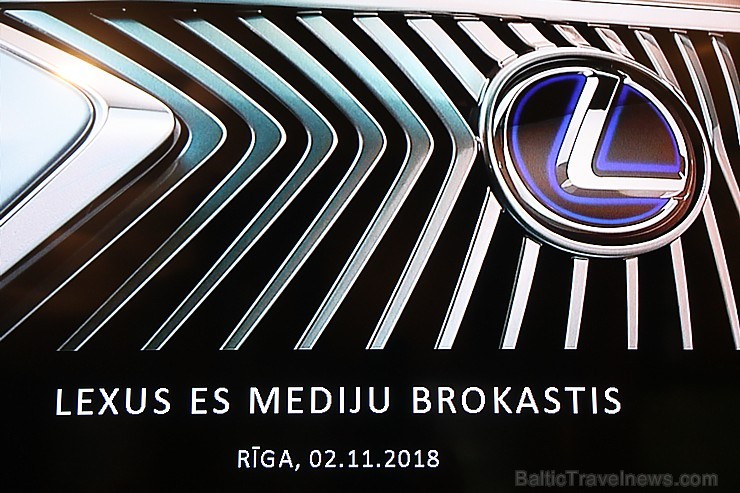 Brīnišķīgā Rīgas restorāna «Bibliotēka Nr.1» brokastu atmosfērā prezentē jauno «Lexus ES» 237051
