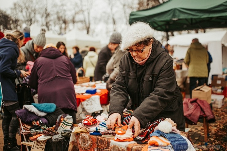 Valmiermuižas parkā Mārtiņdienas svinībās un tirdziņā 