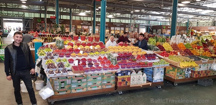 Travelnews.lv apmeklē vienu no Baku tirgiem. Sadarbībā ar Latvijas vēstniecību Azerbaidžānā un tūrisma firmu «RANTUR Travel Agency» Travelnews.lv apmeklē vienu no Baku tirgiem. Sadarbībā ar Latvijas vēstniecību Azerbaidžānā un tūrisma firmu «RANTUR Travel Agency» 237632