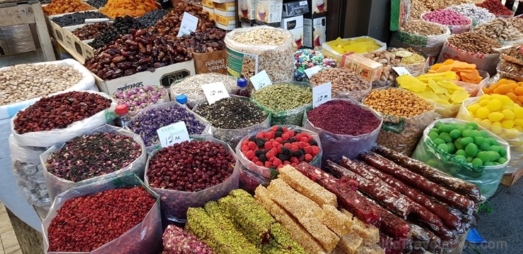 Travelnews.lv apmeklē vienu no Baku tirgiem. Sadarbībā ar Latvijas vēstniecību Azerbaidžānā un tūrisma firmu «RANTUR Travel Agency» Travelnews.lv apmeklē vienu no Baku tirgiem. Sadarbībā ar Latvijas vēstniecību Azerbaidžānā un tūrisma firmu «RANTUR Travel Agency» 237651