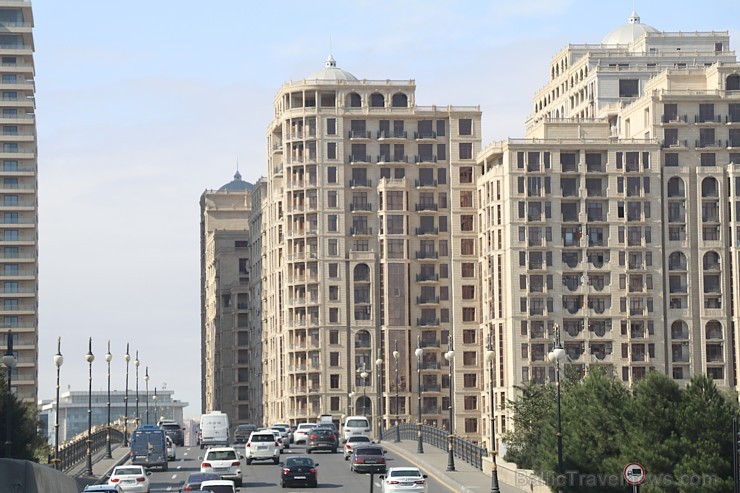 Travelnews.lv ar ekskursiju autobusu apceļo Baku raksturīgākās vietas. Sadarbībā ar Latvijas vēstniecību Azerbaidžānā un tūrisma firmu «RANTUR Travel Travelnews.lv ar ekskursiju autobusu apceļo Baku raksturīgākās vietas. Sadarbībā ar Latvijas vēstniecību Azerbaidžānā un tūrisma firmu «RANTUR Travel 237677