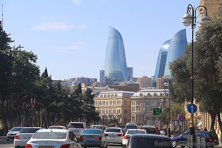 Travelnews.lv ar ekskursiju autobusu apceļo Baku raksturīgākās vietas. Sadarbībā ar Latvijas vēstniecību Azerbaidžānā un tūrisma firmu «RANTUR Travel Travelnews.lv ar ekskursiju autobusu apceļo Baku raksturīgākās vietas. Sadarbībā ar Latvijas vēstniecību Azerbaidžānā un tūrisma firmu «RANTUR Travel 237680