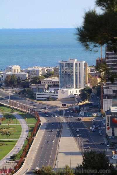 Travelnews.lv ar ekskursiju autobusu apceļo Baku raksturīgākās vietas. Sadarbībā ar Latvijas vēstniecību Azerbaidžānā un tūrisma firmu «RANTUR Travel Travelnews.lv ar ekskursiju autobusu apceļo Baku raksturīgākās vietas. Sadarbībā ar Latvijas vēstniecību Azerbaidžānā un tūrisma firmu «RANTUR Travel 237687