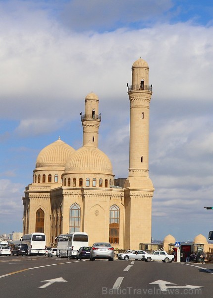 Travelnews.lv ar ekskursiju autobusu apceļo Baku raksturīgākās vietas. Sadarbībā ar Latvijas vēstniecību Azerbaidžānā un tūrisma firmu «RANTUR Travel Travelnews.lv ar ekskursiju autobusu apceļo Baku raksturīgākās vietas. Sadarbībā ar Latvijas vēstniecību Azerbaidžānā un tūrisma firmu «RANTUR Travel 237690