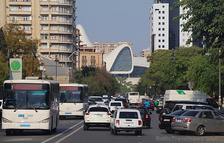 Travelnews.lv ar ekskursiju autobusu apceļo Baku raksturīgākās vietas. Sadarbībā ar Latvijas vēstniecību Azerbaidžānā un tūrisma firmu «RANTUR Travel Travelnews.lv ar ekskursiju autobusu apceļo Baku raksturīgākās vietas. Sadarbībā ar Latvijas vēstniecību Azerbaidžānā un tūrisma firmu «RANTUR Travel 237714