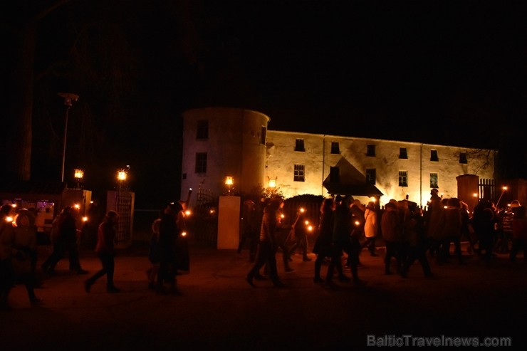 11. novembrī Jaunpils novada iedzīvotāji un viesi devās Lāčplēša dienas Gaismas gājienā no Jaunpils vidusskolas līdz Jaunpils pils laukumam, kur notik 11. novembrī Jaunpils novada iedzīvotāji un viesi devās Lāčplēša dienas Gaismas gājienā no Jaunpils vidusskolas līdz Jaunpils pils laukumam, kur notik 238073