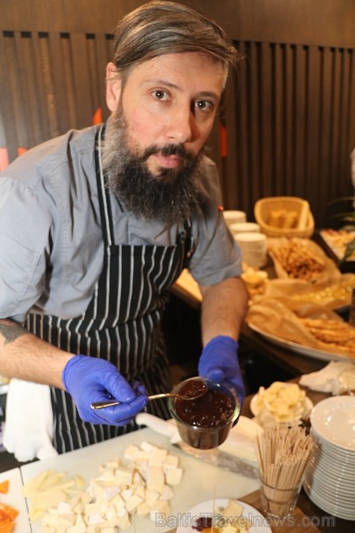Franču jaunā vīna svētki «Beaujolais Nouveau» izskan Rīgas 5 zvaigžņu viesnīcā «Pullman Riga Old Town» Franču jaunā vīna svētki «Beaujolais Nouveau» izskan Rīgas 5 zvaigžņu viesnīcā «Pullman Riga Old Town» 238526